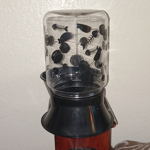 CAT FEEDER - Picture 2 of 6